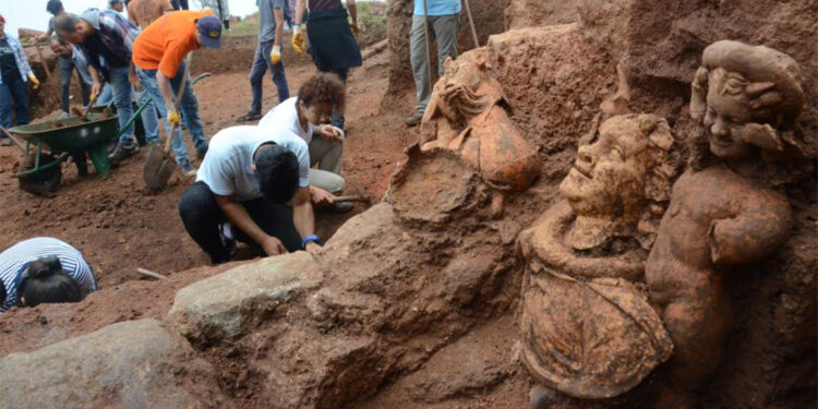 2 bin 300 yıllık Kurul Kalesi'nden tarih fışkırıyor