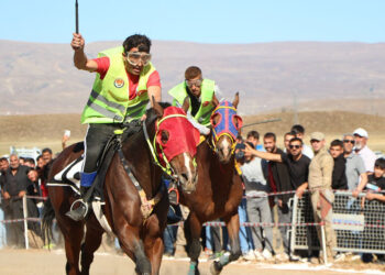 Karlıova'da geleneksel at yarışlarına büyük ilgi