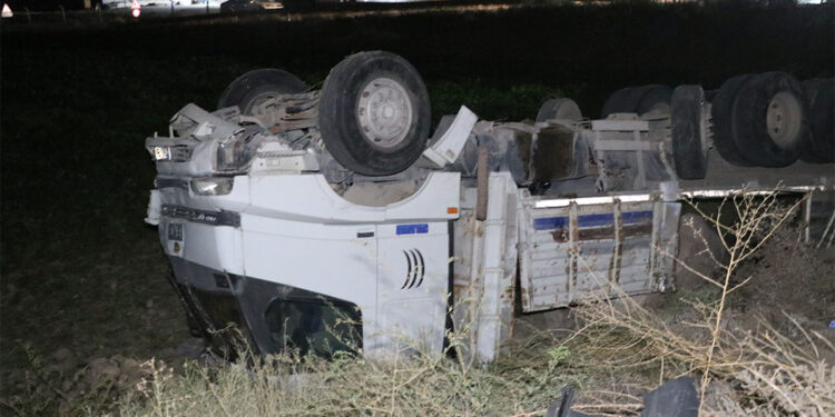 Kayseri'de hafif ticari araç ve kamyon çarpıştı; 1 ölü 5 yaralı