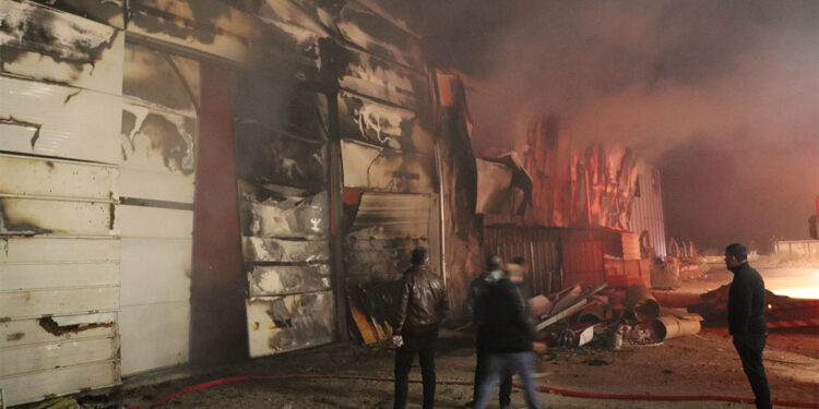 Kayseri'de mobilya fabrikasında yangın