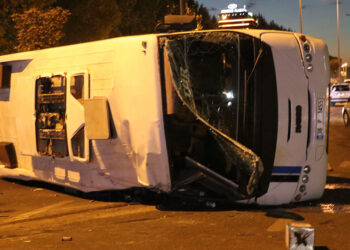 Kayseri'de otomobil ile midibüs çarpıştı