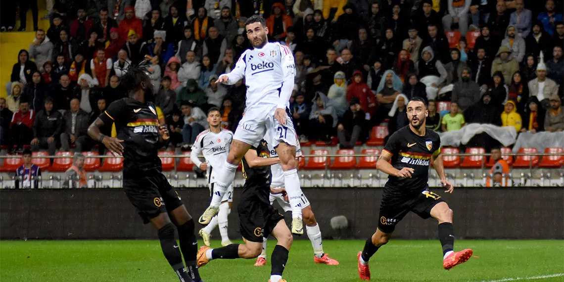 Beşiktaş  teknik direktörü giovanni van bronckhorst, “takımımızın bugünkü defans performansını övmeliyiz. Hiç gol yemedik. Özellikle amsterdam'dan sonra gösterdiğimiz reaksiyon çok güzel” dedi.