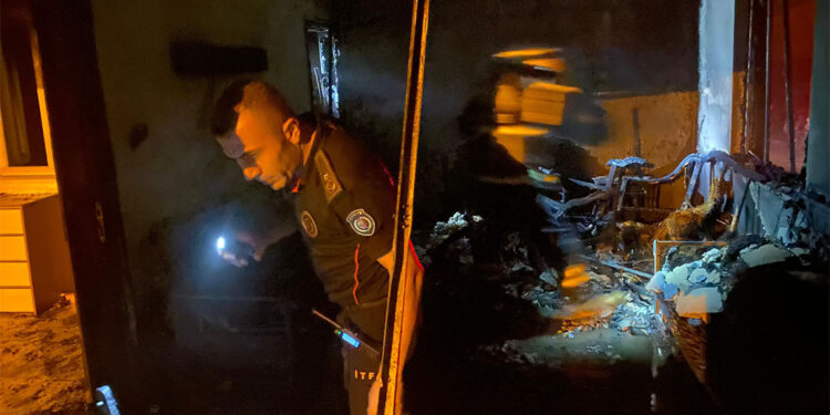 Kız kaçırma meselesinden husumetli olduğu kişinin evini yaktı