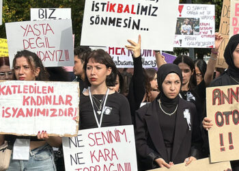 Kütahya’da ‘Kadın ve çocuk cinayetleri’ protestosu