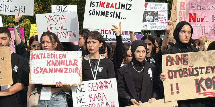 Kütahya’da ‘Kadın ve çocuk cinayetleri’ protestosu