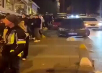 Kadıköy'de Dubai çikolatası için metrelerce kuyruk oluştu