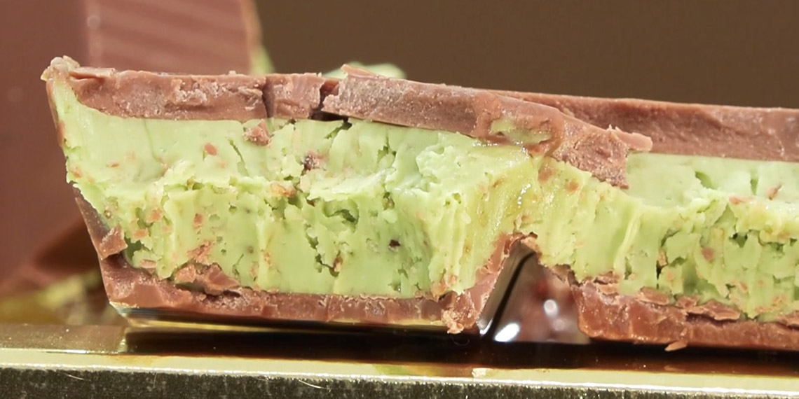 Kadıköy'de Dubai çikolatası için metrelerce kuyruk oluştu