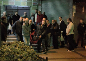Kağıthane'de cam silerken 7'nci kattan düşüp hayatını kaybetti