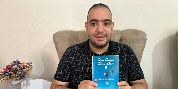 Kanserle savaşırken 'Umut Sokağın Tavanı Kadar' adlı kitabı yazdı