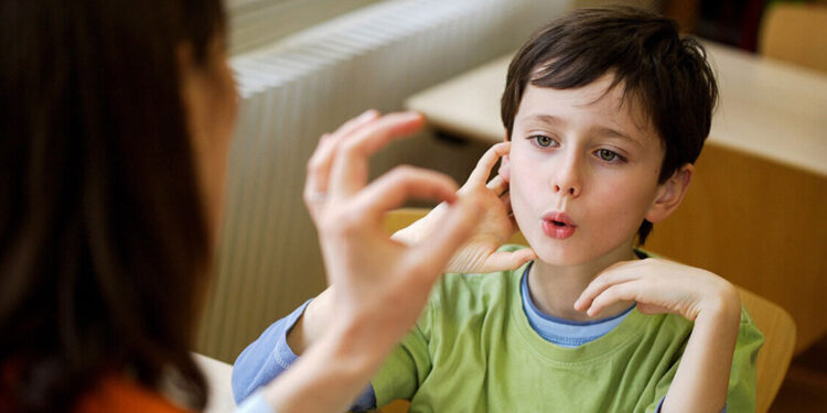 Kekemelik ile ilgili 'akran zorbalığı' uyarısı