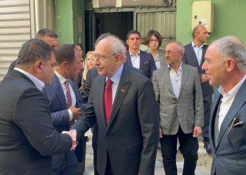 Kemal Kılıçdaroğlu, Sinan Ateş'in annesini evinde ziyaret etti