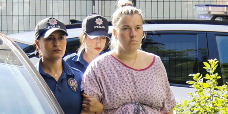 Klozete yenidoğan bebek bırakan Rus kadın adliyede