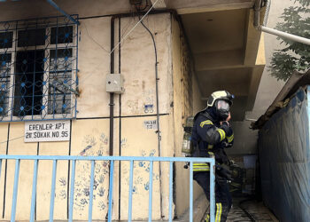 Kocaeli'de 5 katlı binada yangın; 8 kişi dumandan etkilendi