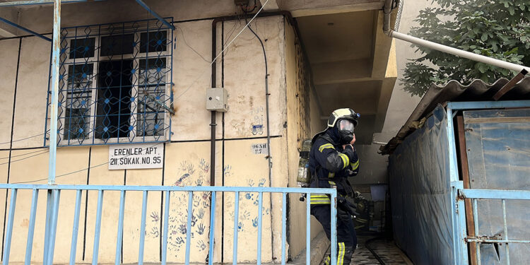 Kocaeli'de 5 katlı binada yangın; 8 kişi dumandan etkilendi