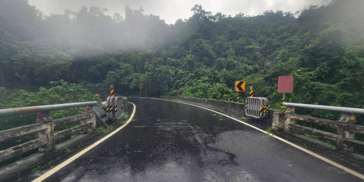 Krathon Tayfunu'nun vurduğu Tayvan'da 2 kişi öldü, 102 kişi yaralandı