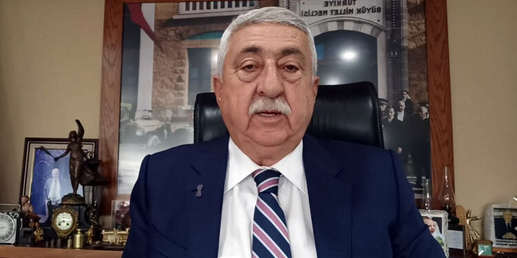 Kredi kartlarındaki faiz oranı düşürülmeli