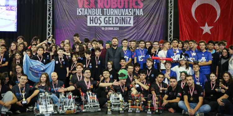 Küçükçekmece’de 'VEX Robotics İstanbul Turnuvası' düzenlendi