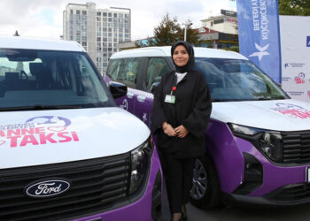 Küçükçekmece’de ücretsiz ‘Anne Taksi’ hizmeti başladı