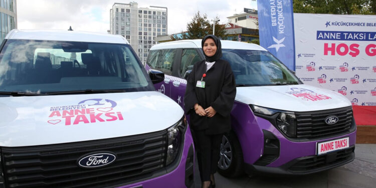 Küçükçekmece’de ücretsiz ‘Anne Taksi’ hizmeti başladı