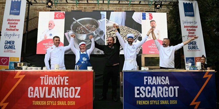 Kuşadası Sokak Festivali coşkusu uluslararası arenaya taşındı