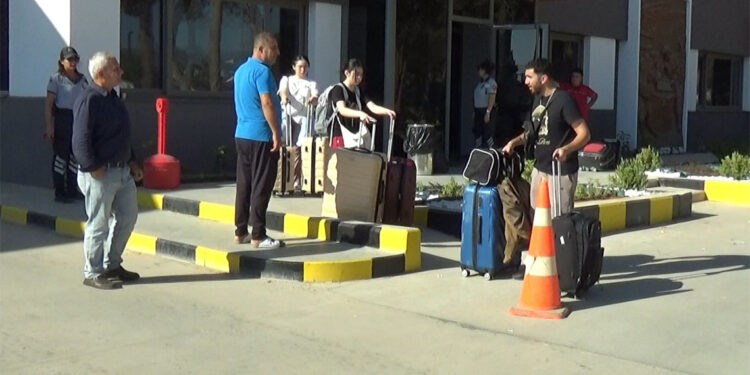 Lübnan'dan ayrılan 358 kişi Mersin'e geldi