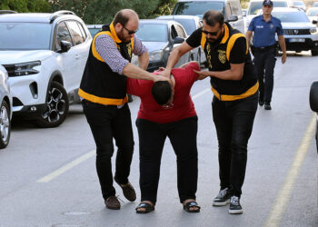 Lise öğrencisini, yolunu kesip taciz etti