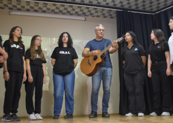 Liseliler 'Gazzeli Çocuk' şarkısıyla tek yürek oldu