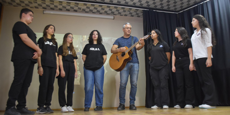 Liseliler 'Gazzeli Çocuk' şarkısıyla tek yürek oldu