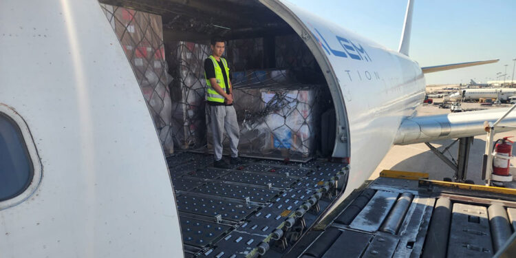 Lübnan'a tıbbi malzeme taşıyan ilk uçak Beyrut’a ulaştı