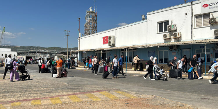 Lübnan'dan Mersin'e 310 kişi daha getirildi