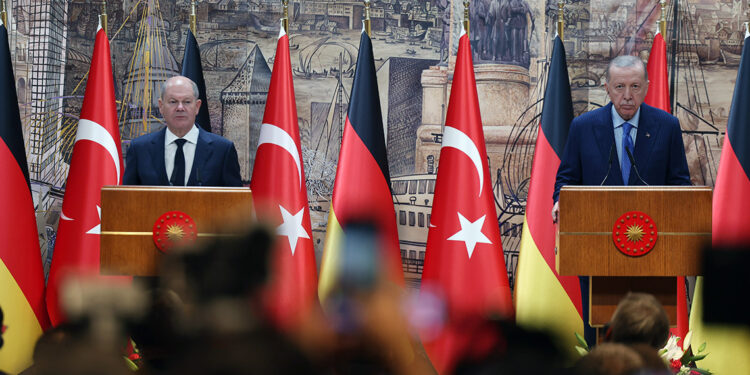 Lübnan'dan gelen mültecilere kapımız açık