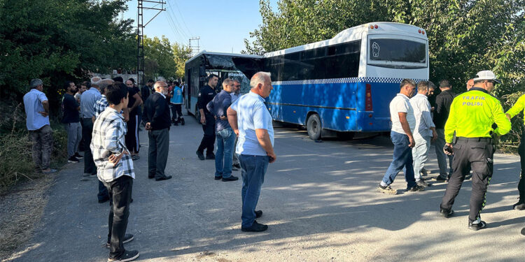 Malatya'da servis minibüsü ile halk otobüsü çarpıştı; 24 yaralı