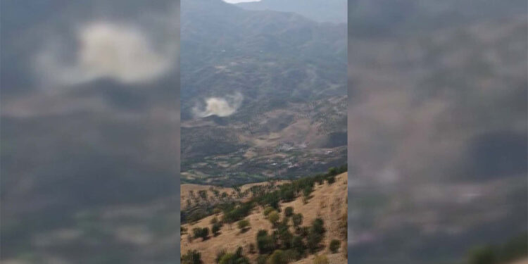 Malatya'daki depremde dağda toz bulutu oluştu