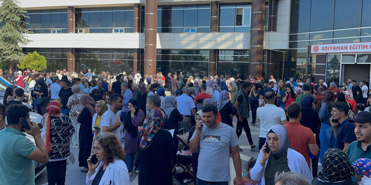 374 ihbar alındı, 3 binada kısmi çökme meydana geldi