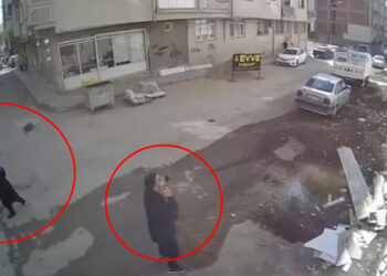Binadan düşen sıva parçalarıyla 4 kişi yaralandı