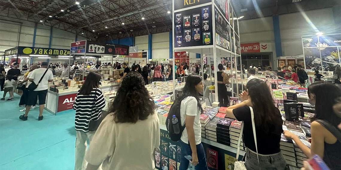 CNR Kitap Fuarı kapılarını 9’uncu kez açtı. 12-20 Ekim 2024 tarihlerinde CNR Expo Yenişehir Fuar Merkezi’nde düzenlenen fuarın bu yılki mottosu ‘Oku’ olarak belirlendi.