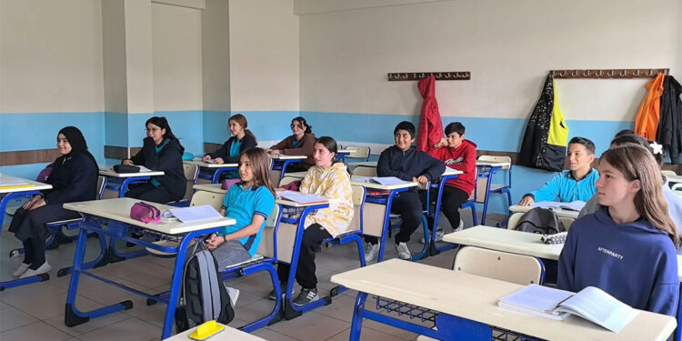 Mesleki ortaokula kız öğrencilerden yoğun ilgi