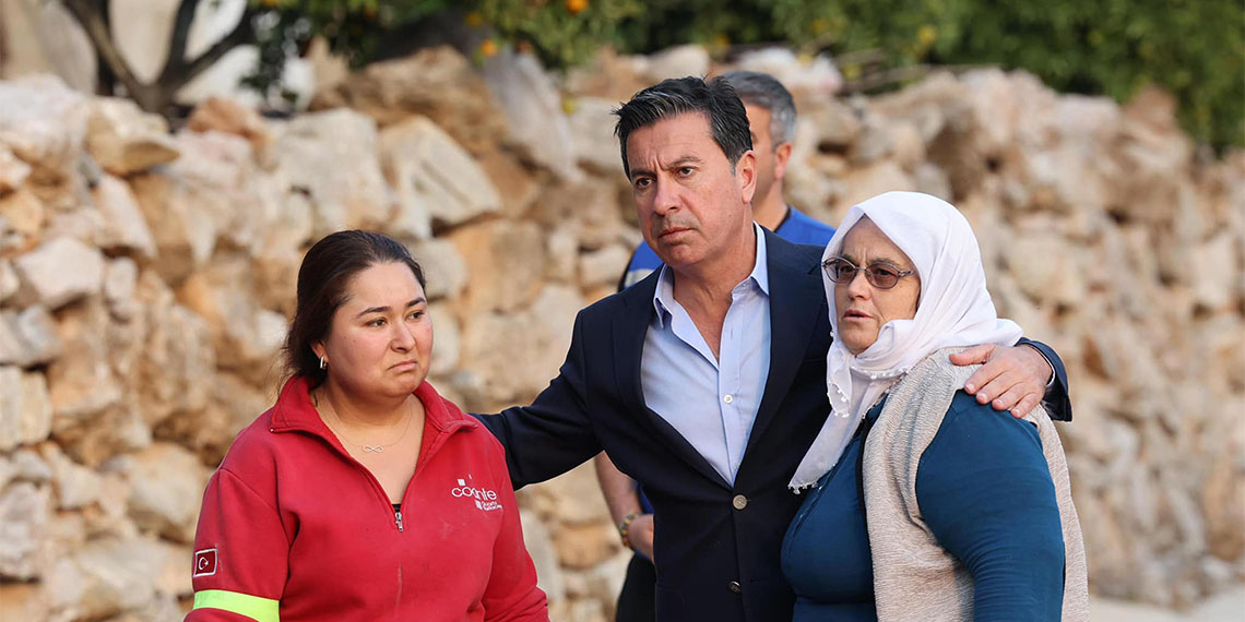 Muğla'daki orman yangınlarına Muğla Büyükşehir Belediyesi toplam 217 araç ve 408 personelle müdahale ederek destek verdiği açıklandı.