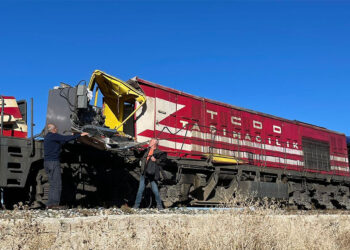 Muş'ta tren kamyona çarptı: 1 ölü, 2 yaralı