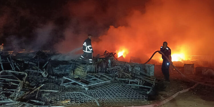 Madde bağımlılarının ateşe verdiği tesisteki yangın söndürüldü