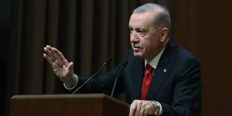 Makamının gücünü kullanarak ezen idareci tipine tolerans gösteremeyiz