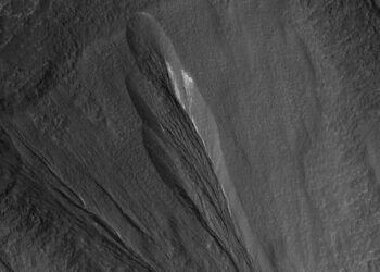 Mars'ta yaşam, buz katmanlarının altında olabilir