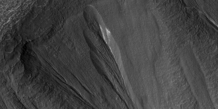 Mars'ta yaşam, buz katmanlarının altında olabilir