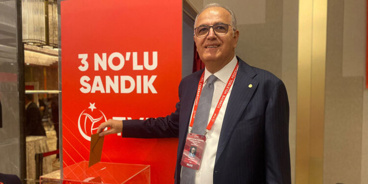 Mehmet Akif Üstündağ tekrar Voleybol Federasyonu başkanı seçildi