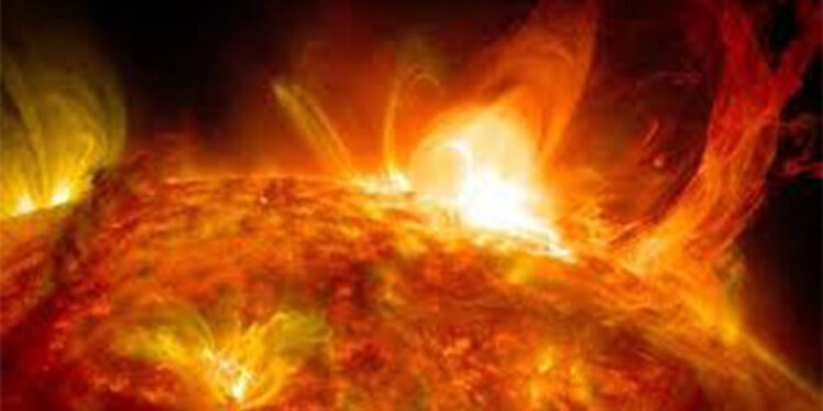 NASA, Güneş'teki dev patlamayı görüntüledi