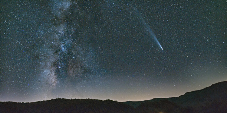 Nemrut Krater Gölü'nde Atlas Kuyruklu Yıldızı'nı görüntüledi
