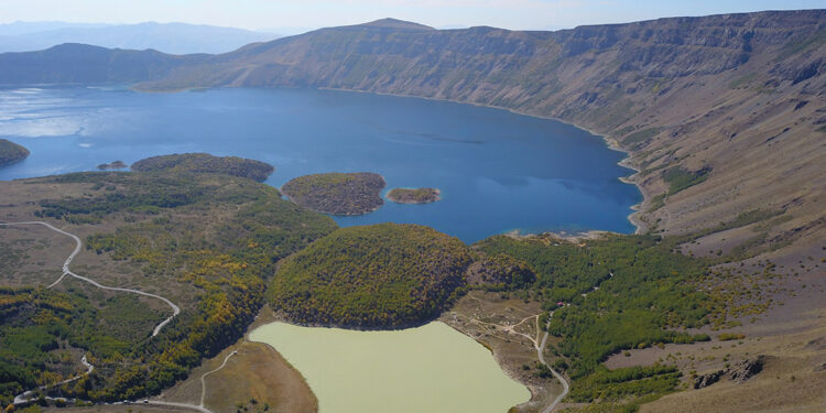 Nemrut Krater Gölü’nü tanıtan sanatçı yaşanan değişimi anlattı