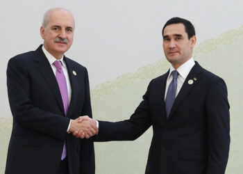 Numan Kurtulmuş Türkmenistan’da resmi törenle karşılandı