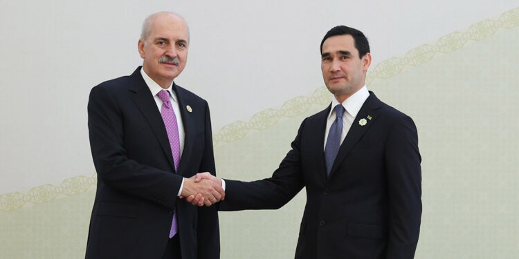 Numan Kurtulmuş Türkmenistan’da resmi törenle karşılandı