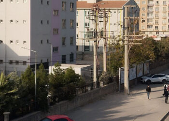Öğretmenin otomobille çarptığı kız öğrenci yaralandı
